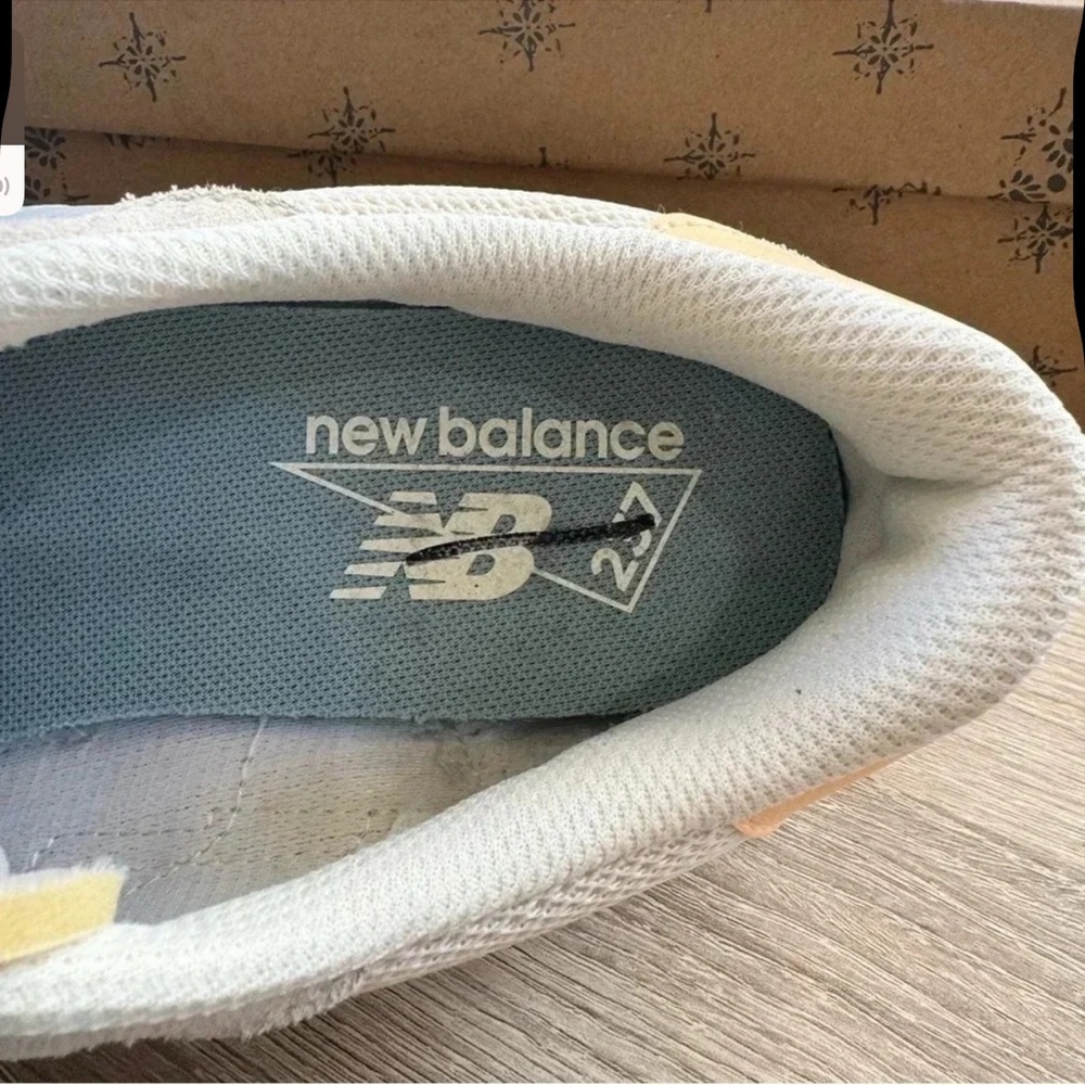 New Balance 237 Sneakers Shoes in Angora Light Mango Womens 8.5 - Picture 4 of 10
